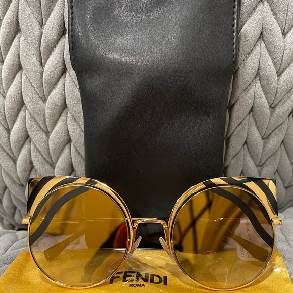 Fendi Accessories - Fendi sunglasses 215